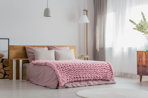 Sypialnia w pastelowych kolorach