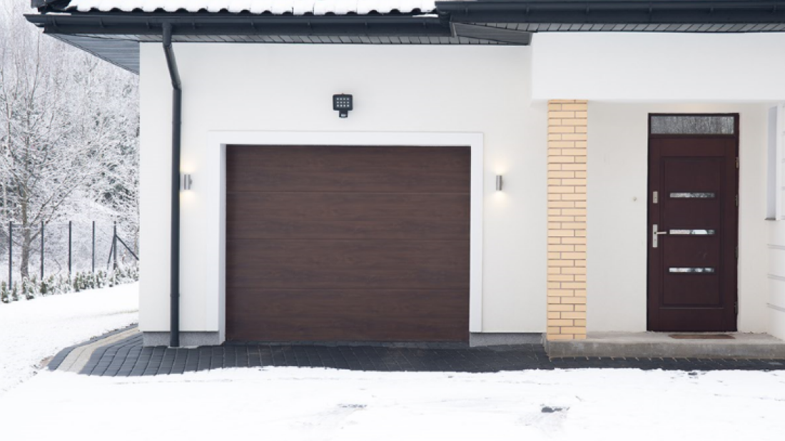 Jak dbać o bramę garażową zimą?