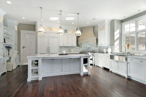 Loftowa kuchnia w bieli