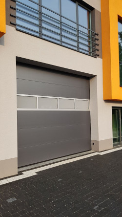 Przemysłowa brama Nice