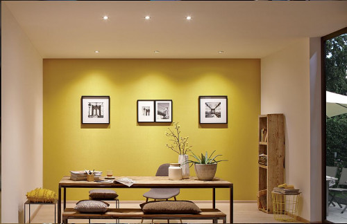 Dobrze oświetlona jadalnia