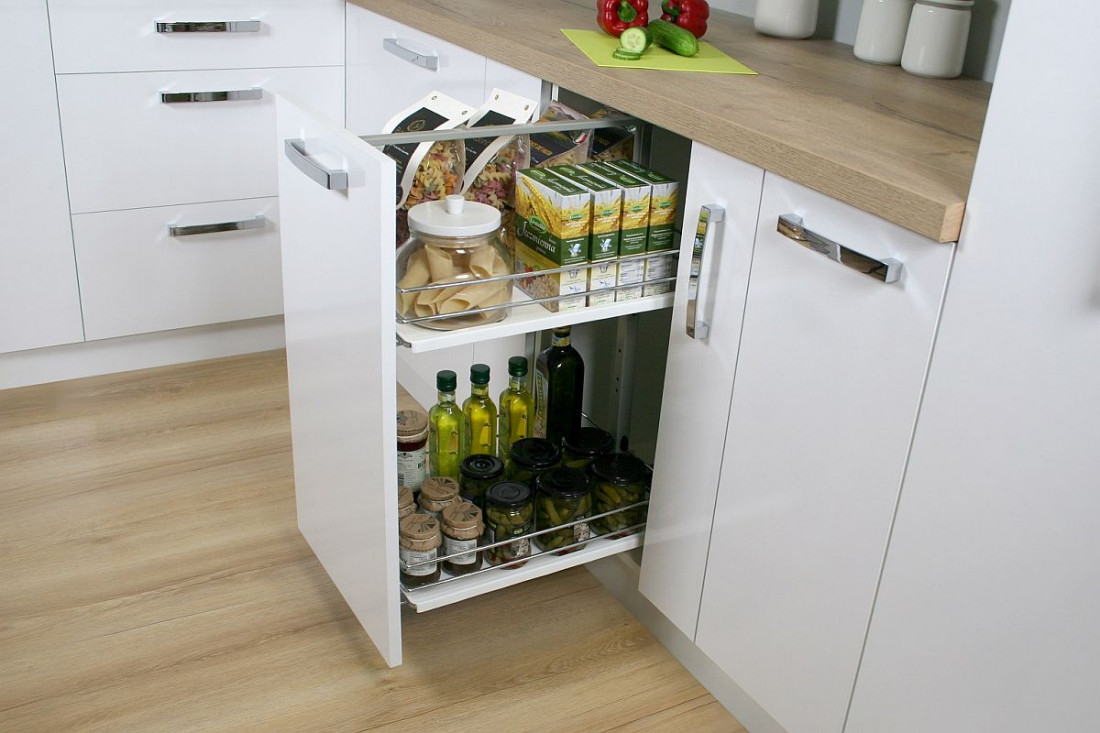 Jak w pełni wykorzystać dolne szafki w kuchni?