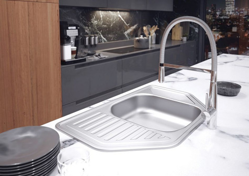 Bateria z wyciąganym natryskiem