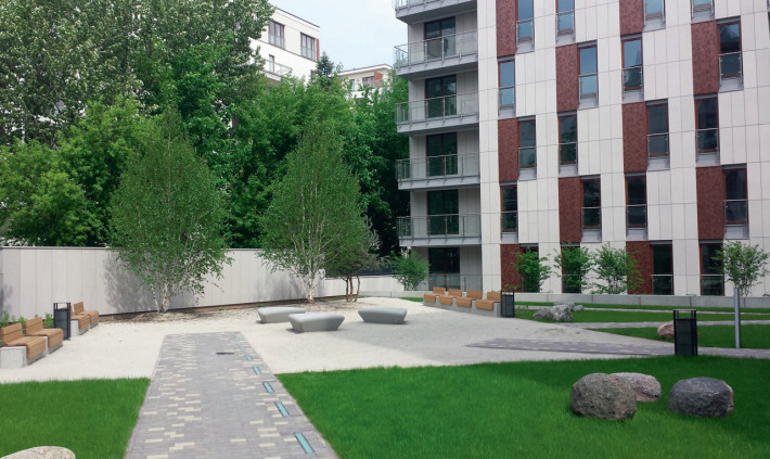 Produkty DELTA Floraxx i DELTA Floraxx Flat układane jako jedna z warstw podkładowych i drenażowych w realizacji ciągów pieszych