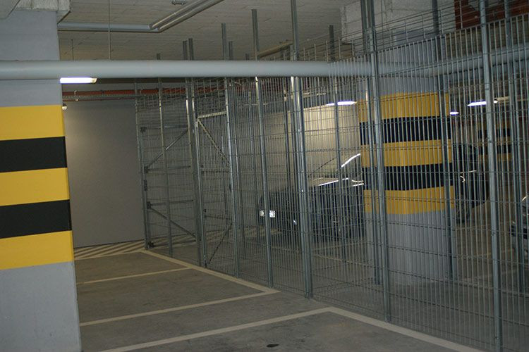 Przykłąd komórki lokatorskiej w garażu podziemnym