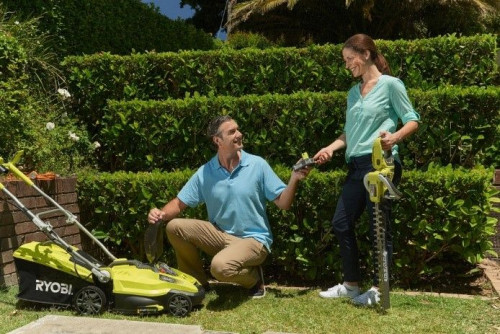 Kosiarka gotowa do skoszenia trawnika