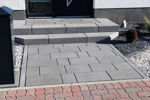 Wejście z domu z kostki brukowej