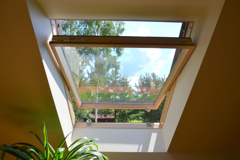 Okno dachowe w sypialni