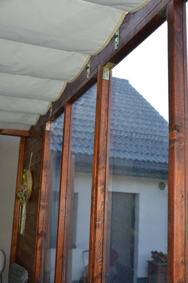 Elementy mocowania bocznych ścianek - ramiaki z folią wysokoprzezroczystą