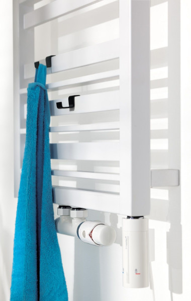Grzejnik łazienkowy z dodatkową grzałką elektryczną
