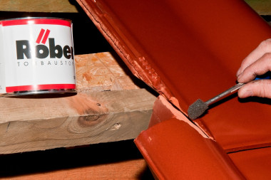 Malowanie krawędzi dachówki