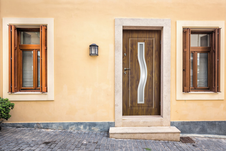 Drzwi zewnętrzne z przeszkleniem