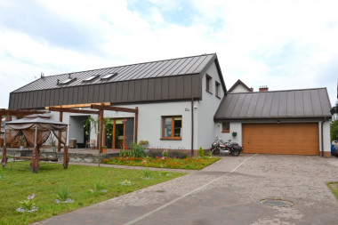 Elewacja frontowa i garaż