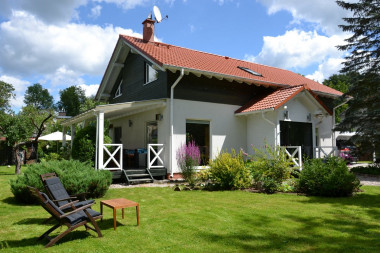 Widok na dom z ogrodu