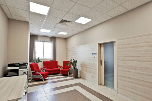 Oprawa LED w korytarzu