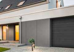 Na jakim etapie montować bramę garażową?