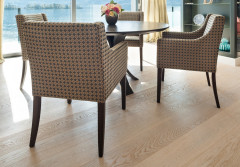 Jakie są zalety i wady parkietu drewnianego?