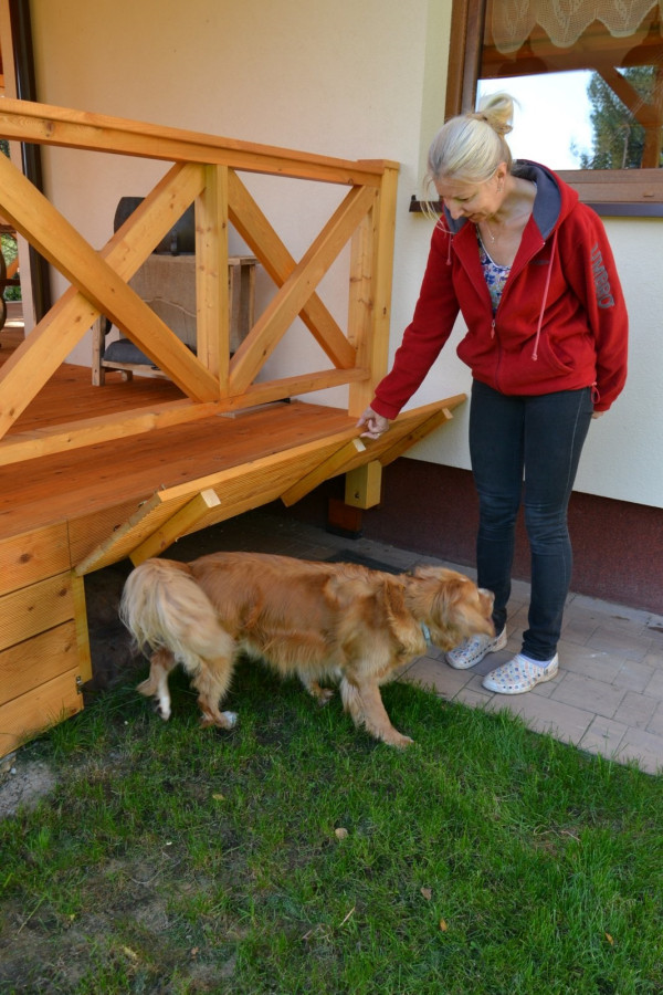 Schowek w podeście tarasu