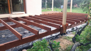 Budowa narożnego drewnianego tarasu - zdjęcie 6