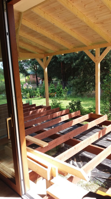 Budowa narożnego drewnianego tarasu - zdjęcie 8