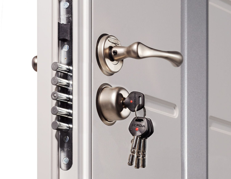 Zamek w antywłamaniowych drzwiach