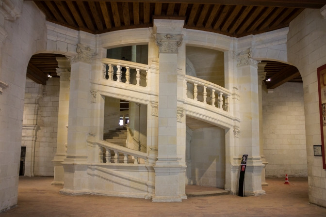 Schody spiralne we francuskim zamku Rochefoucauld