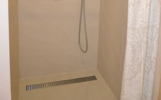 Odpływ liniowy jest najpraktyczniejszy w użytkowaniu i pielęgnacji