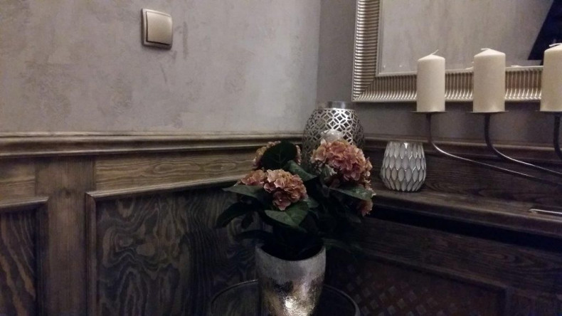 Drewno pomalowane bejcą