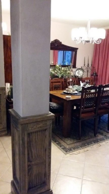 Drewno pomalowane półmatowym lakierem bezbarwnym