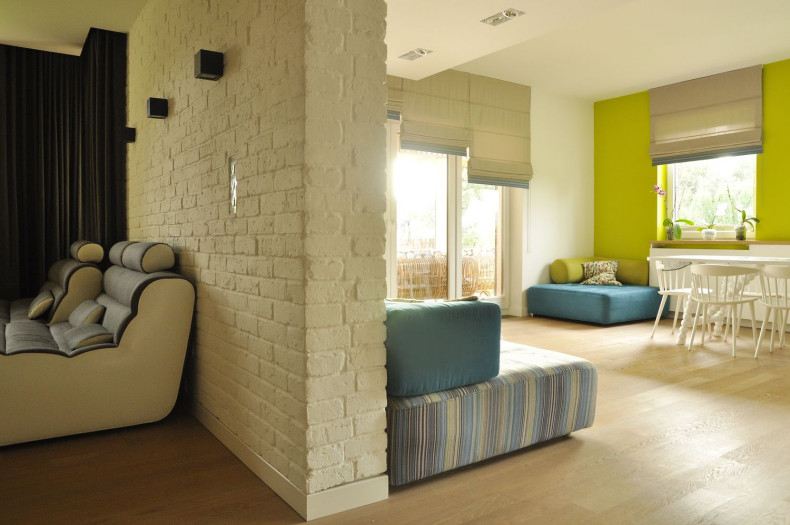 Farba lateksowa na ścianach w salonie