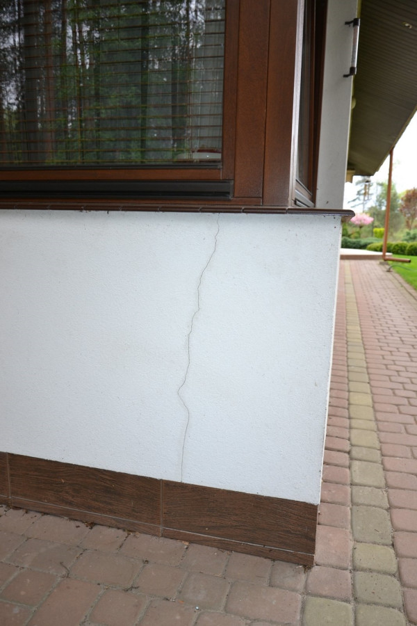 Pęknięta ściana zewnętrzna