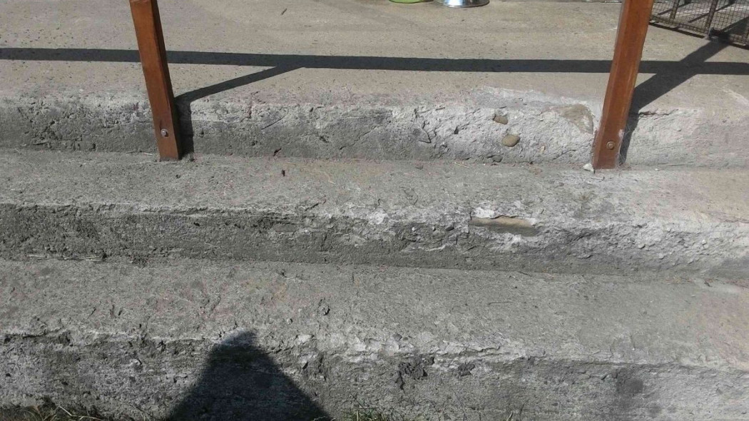 Betonowe schody zewnętrzne. Jak naprawić uszkodzenia?