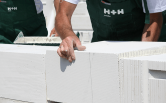 Jakie są polecane technologie wznoszenia ścian domów energooszczędnych?