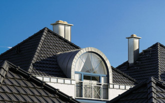 Na co warto zwracać uwagę wybierając dachówki ceramiczne?