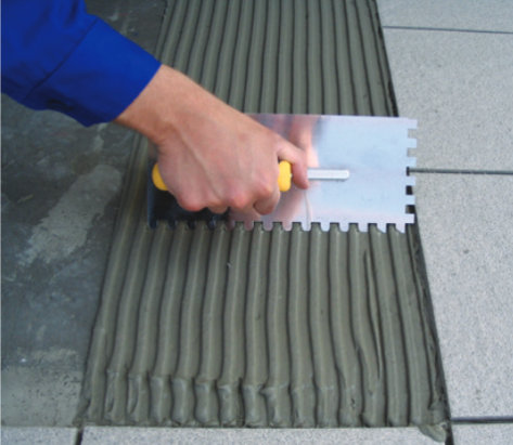 Przyklejanie płytek