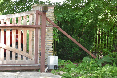 Napęd przy bramie wjazdowej