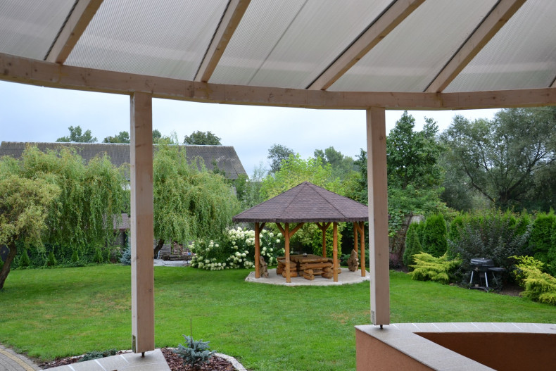 Nawierzchnia pod altaną