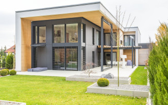 Jakie są korzyści zakupu kompletu stolarki od jednego producenta?