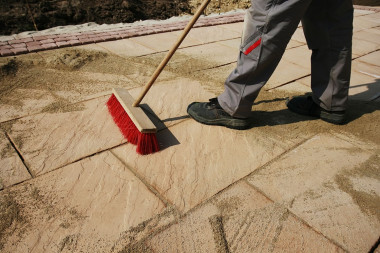 Fugowanie nawierzchni tarasu