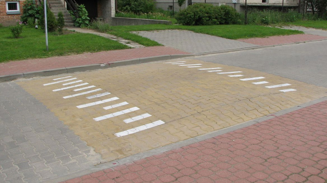 Co zrobić, aby założyć kilka progów zwalniających na drodze?