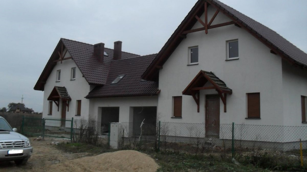 Czy mogę postawić dom-bliźniak na działce przystosowanej do zabudowy jednorodzinnej?