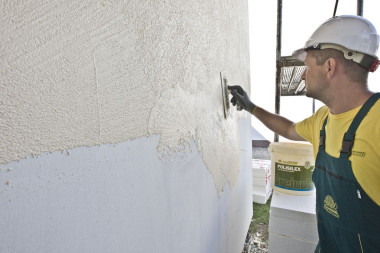 Tynk cienkowarstwowy nakładany na elewację