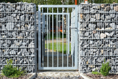 Śmietnik z dwoma furtkami