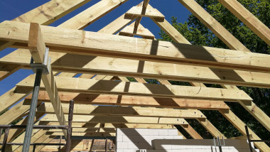 Wiązar krokwiowo-jętkowy tradycyjnej więźby drewnianej