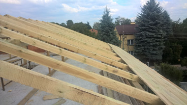 Pełne deskowanie na krokwiach - realizacja