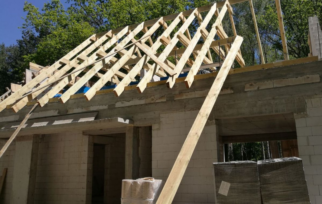 Budowa więźby dachowej - praktyczny poradnik inwestora