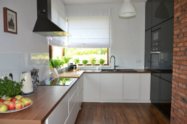 Narożne okno w kuchni