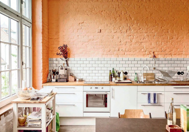 Ściana z cegły, pokryta lateksową farbą Optiva 20