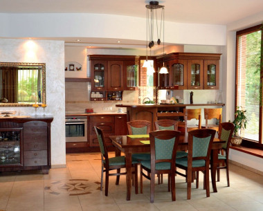 Kuchnia połączona z jadalnią i salonem