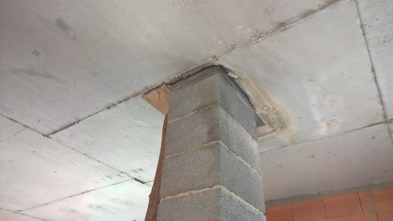 Oddylatowanie komina od stropu